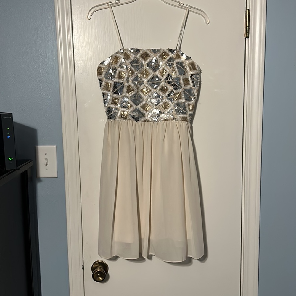 GB formal dress. JR size Medium, strapless